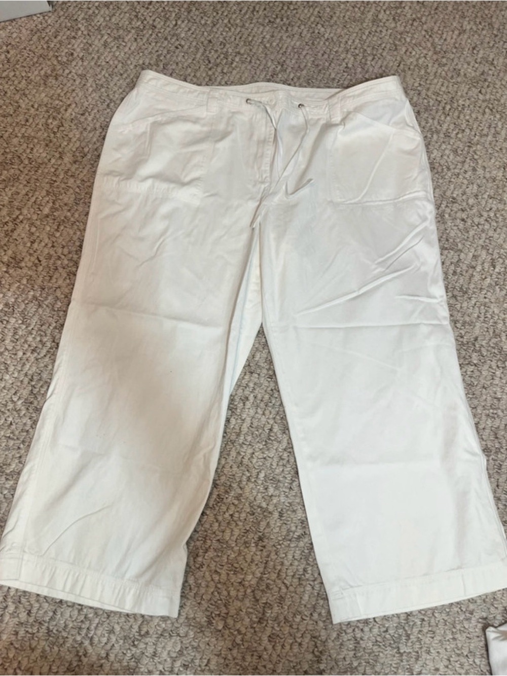 Jones of New York white cropped pants